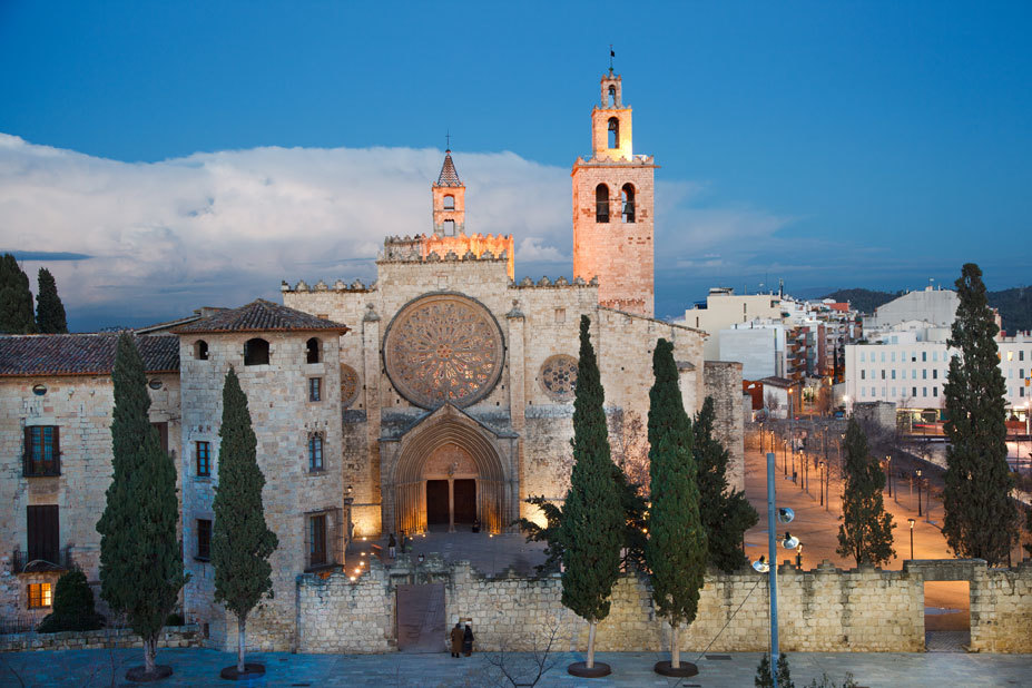 Servicio de mudanzas profesional en Sant Cugat con camiones y personal especializado
